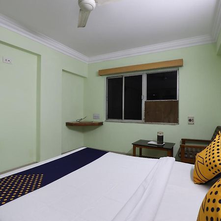 Spot On Hotel Hilltop Vadodara Exteriör bild