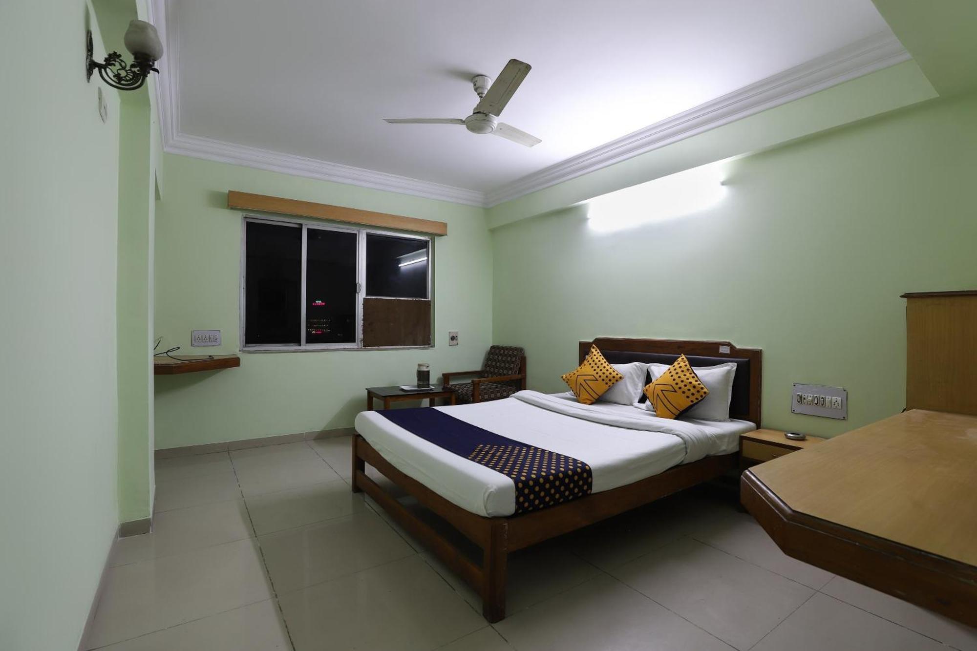 Spot On Hotel Hilltop Vadodara Exteriör bild
