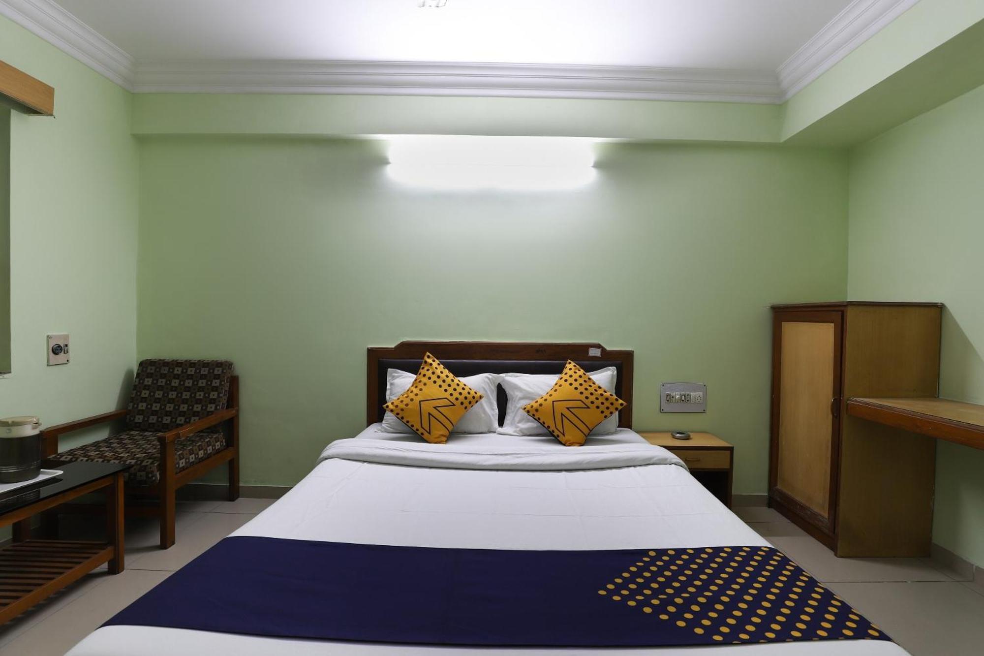 Spot On Hotel Hilltop Vadodara Exteriör bild