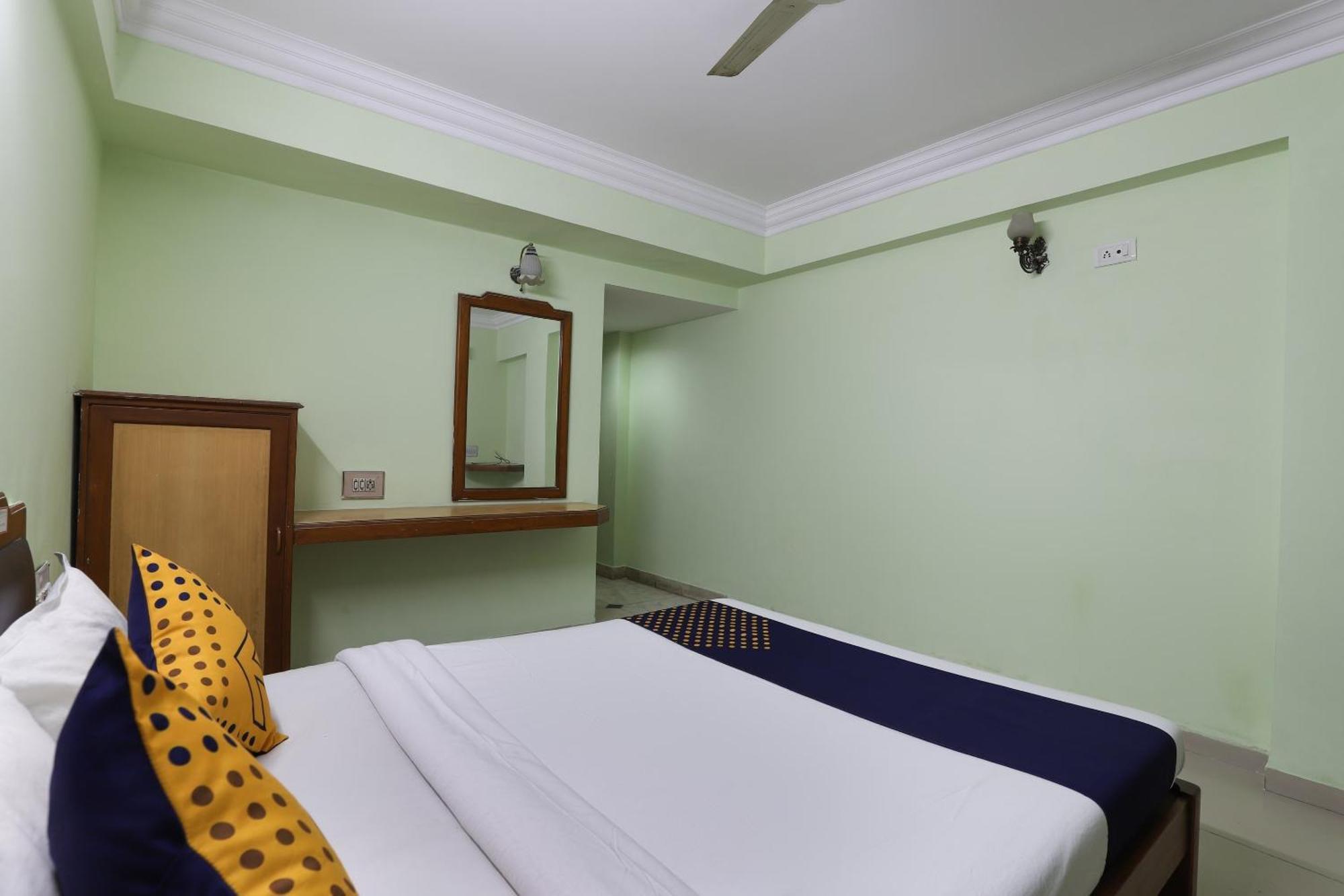 Spot On Hotel Hilltop Vadodara Exteriör bild