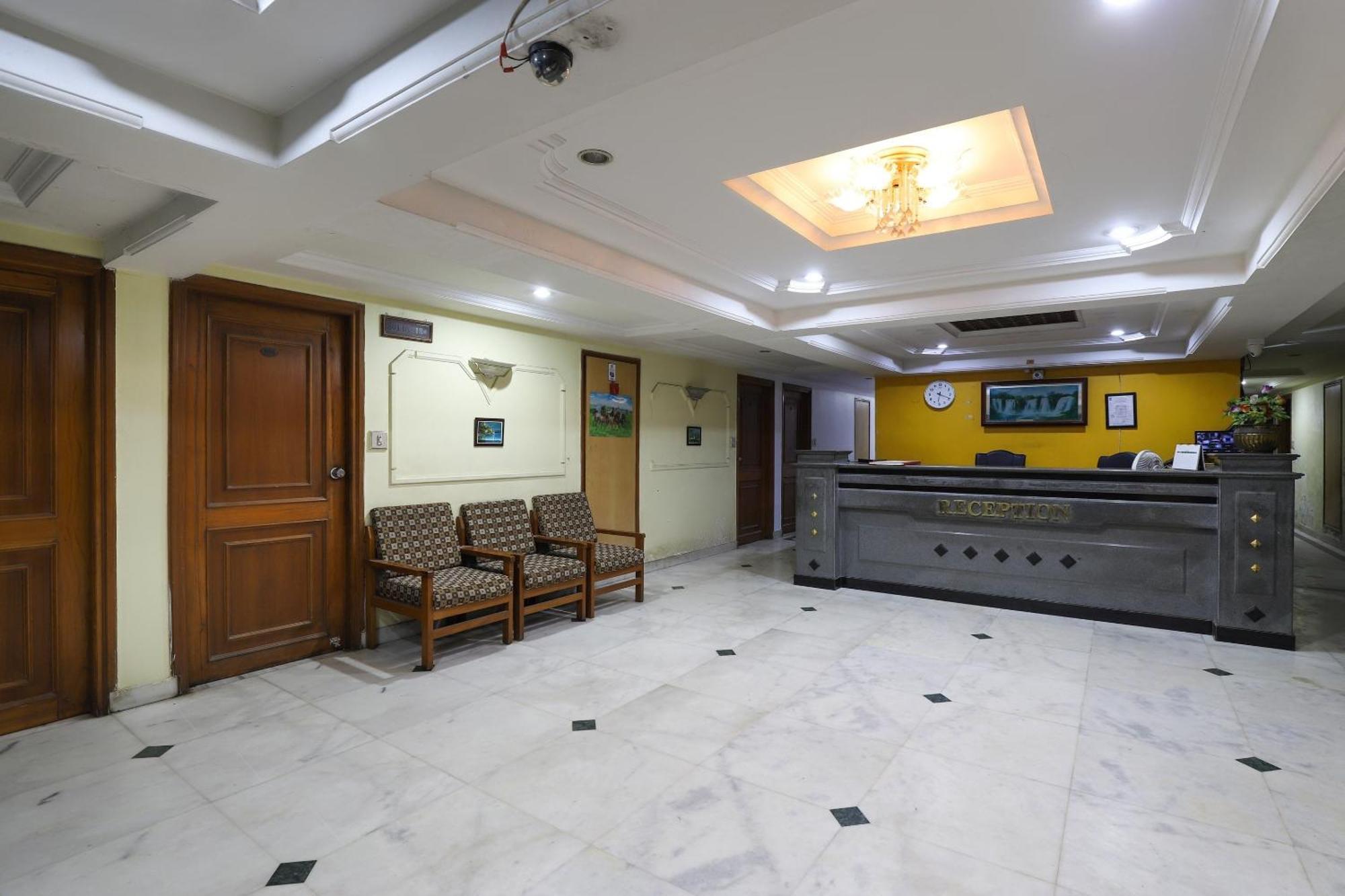 Spot On Hotel Hilltop Vadodara Exteriör bild