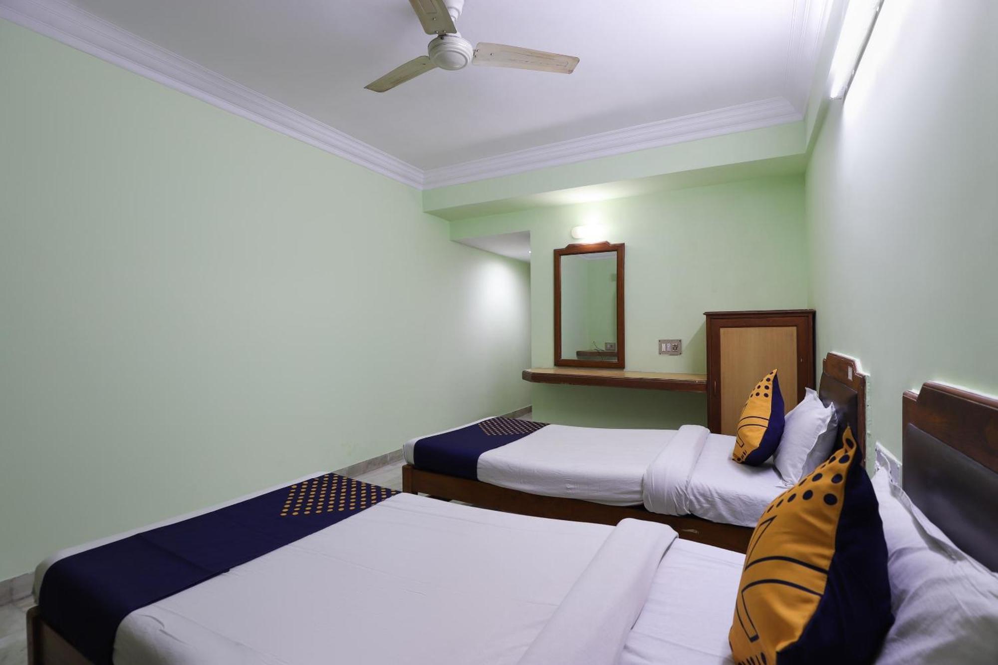 Spot On Hotel Hilltop Vadodara Exteriör bild