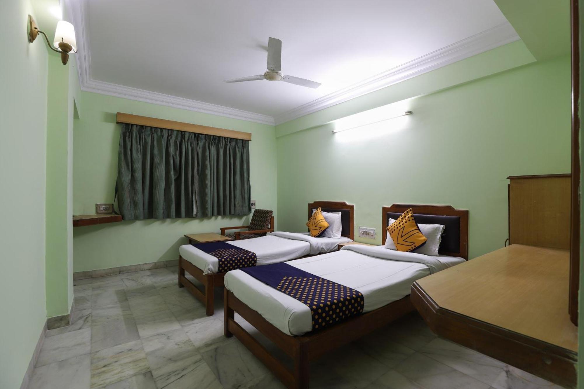 Spot On Hotel Hilltop Vadodara Exteriör bild