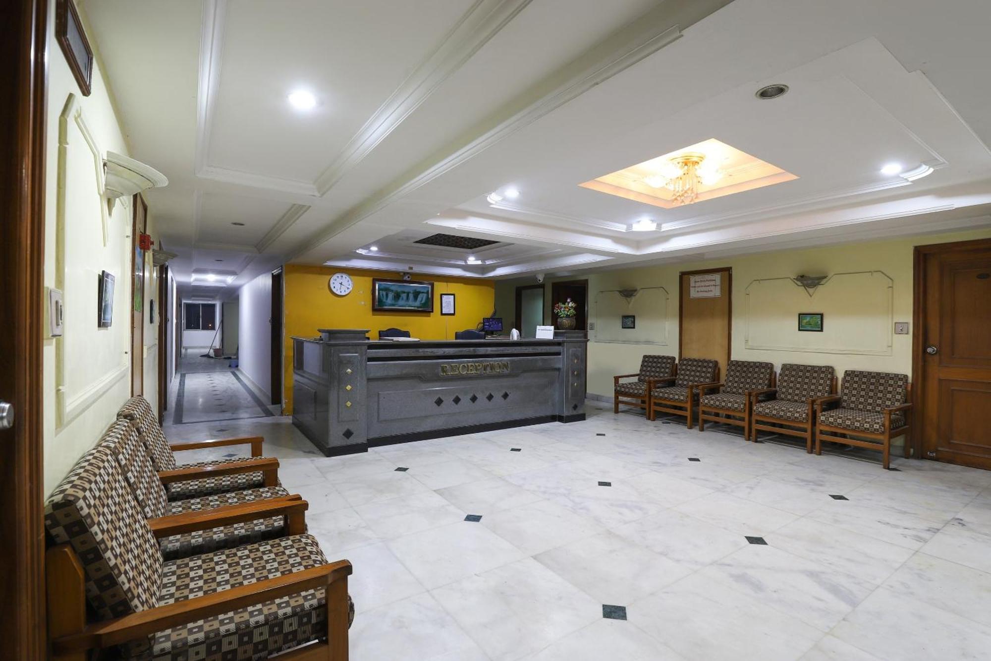 Spot On Hotel Hilltop Vadodara Exteriör bild