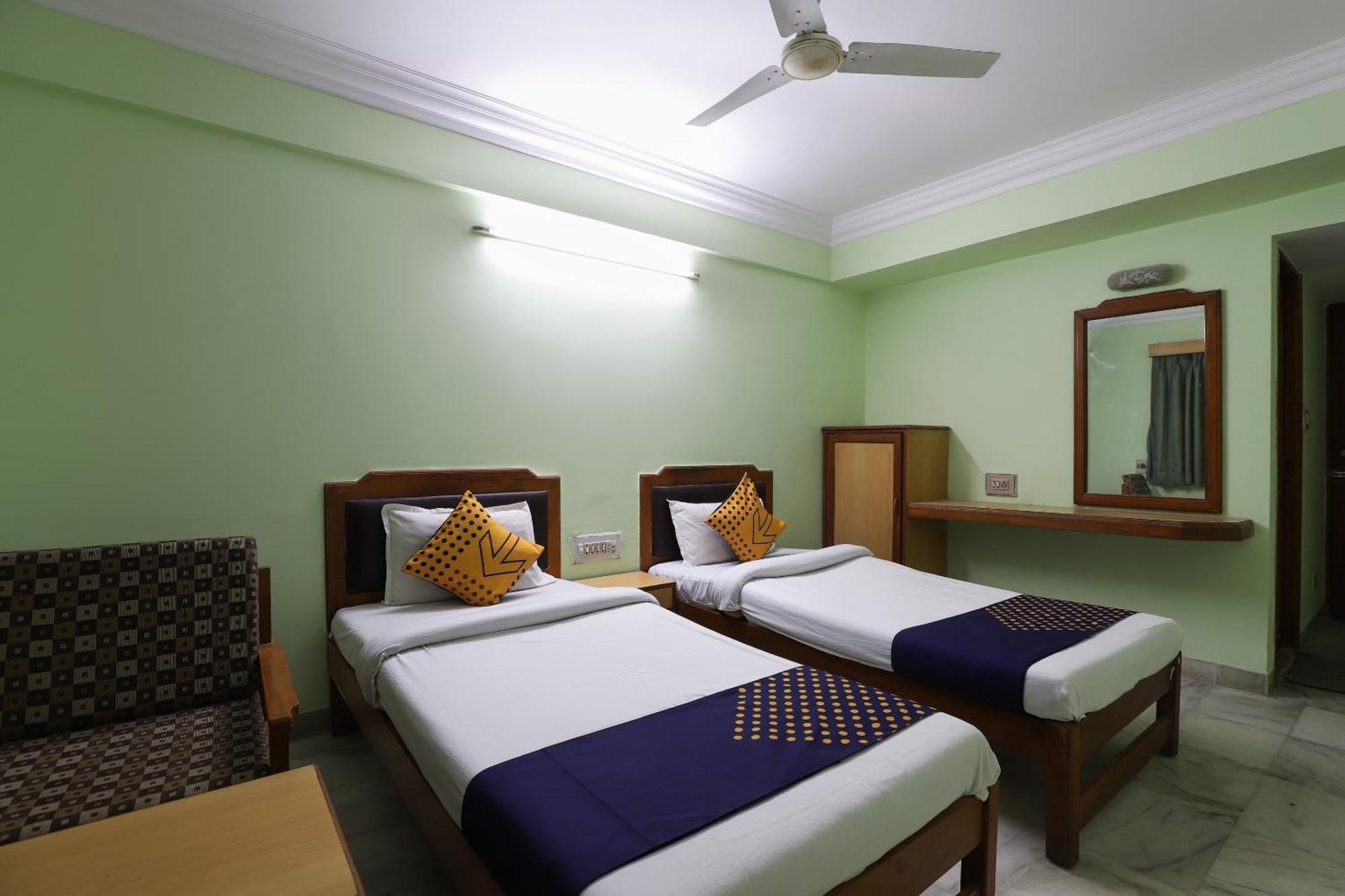 Spot On Hotel Hilltop Vadodara Exteriör bild