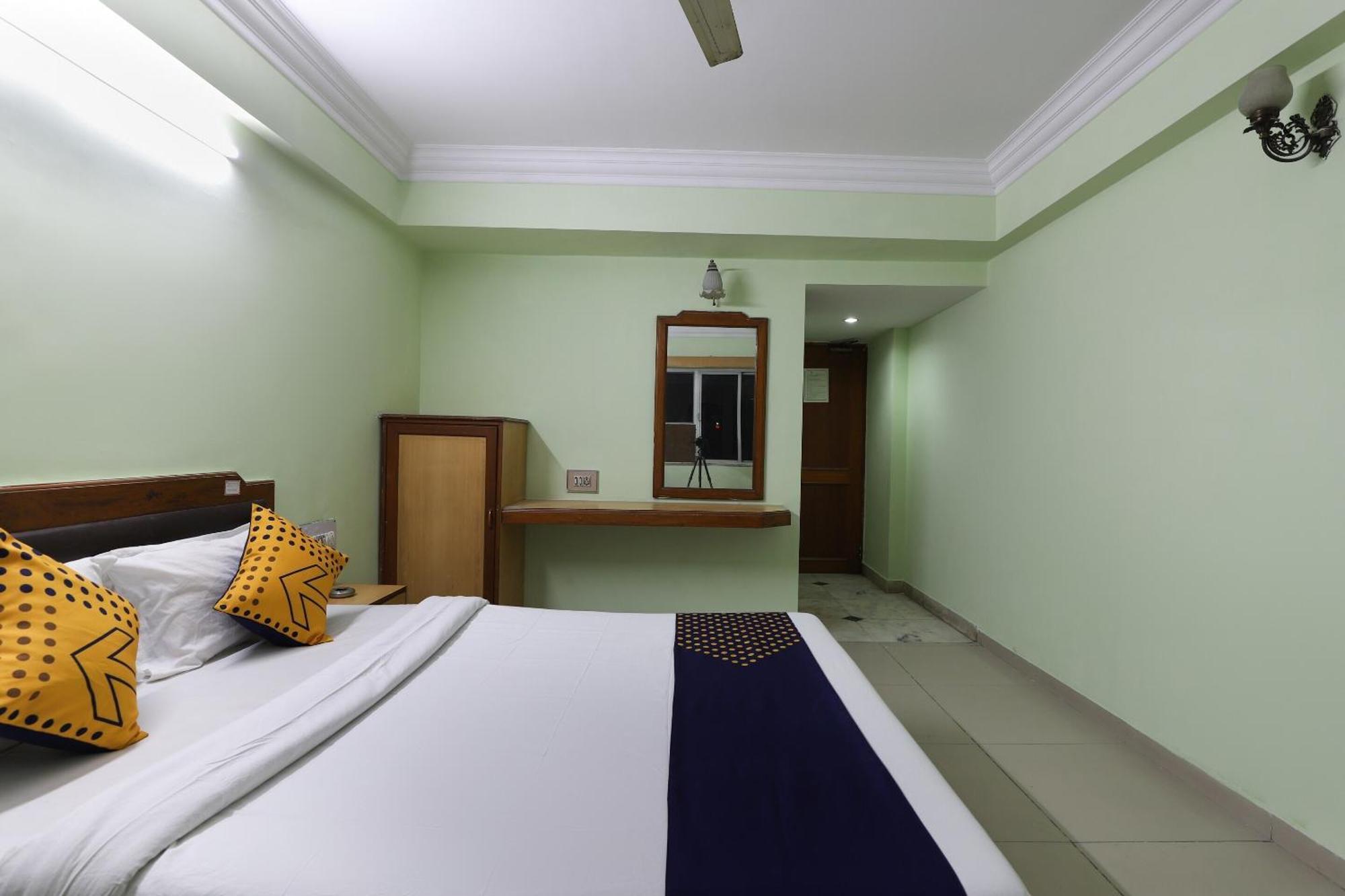 Spot On Hotel Hilltop Vadodara Exteriör bild