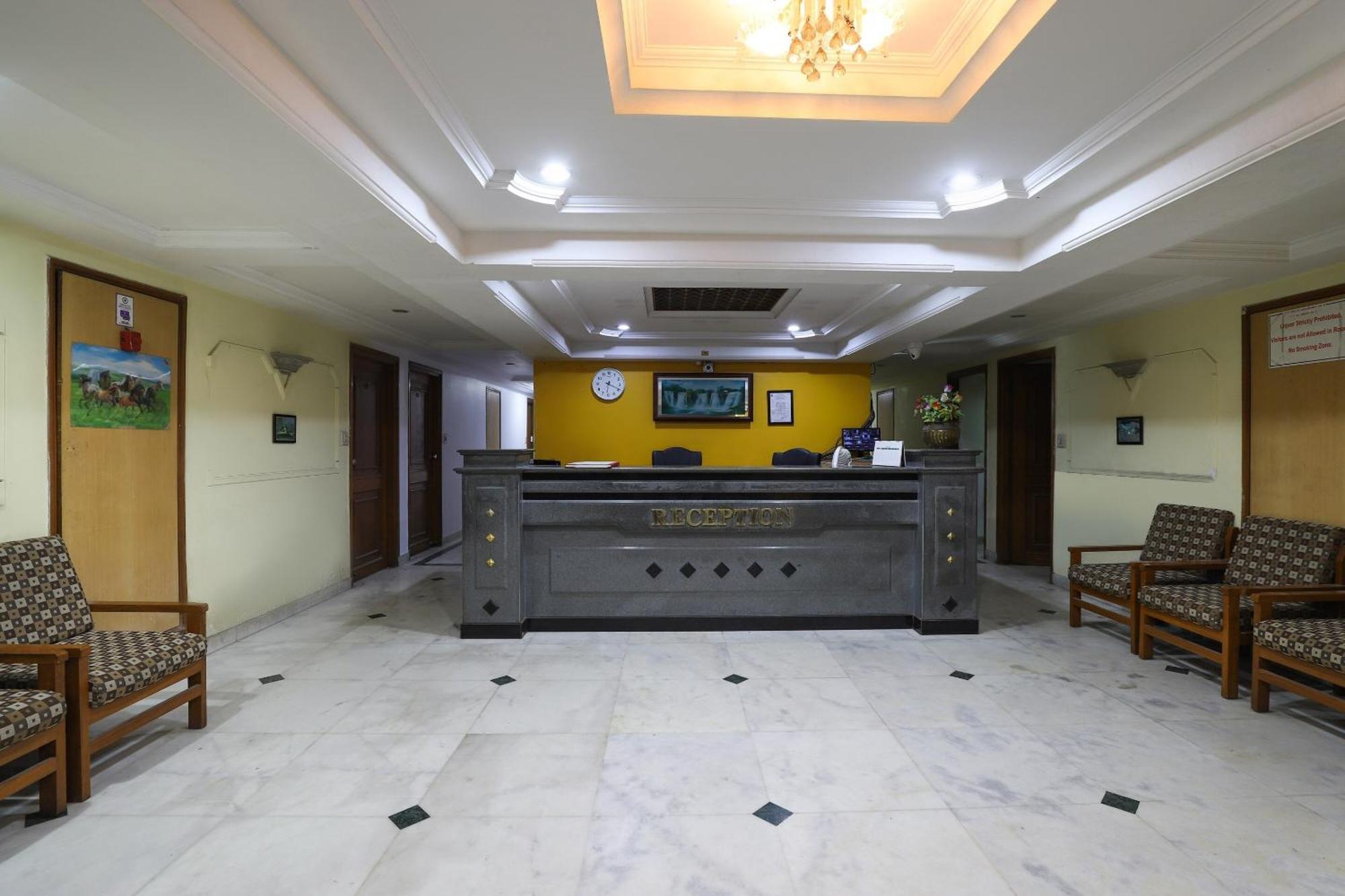 Spot On Hotel Hilltop Vadodara Exteriör bild