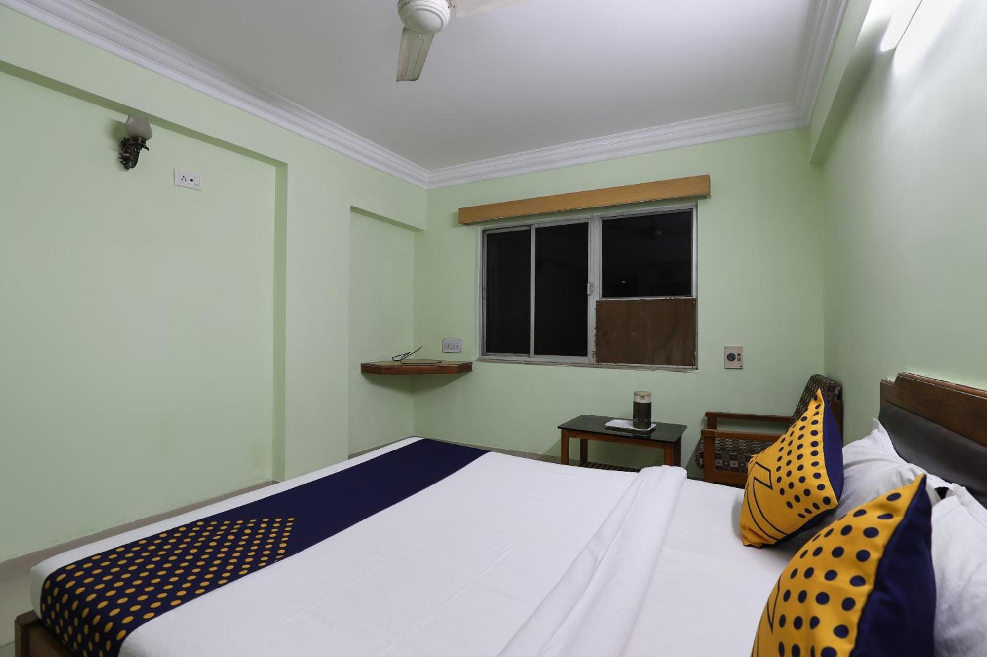 Spot On Hotel Hilltop Vadodara Exteriör bild